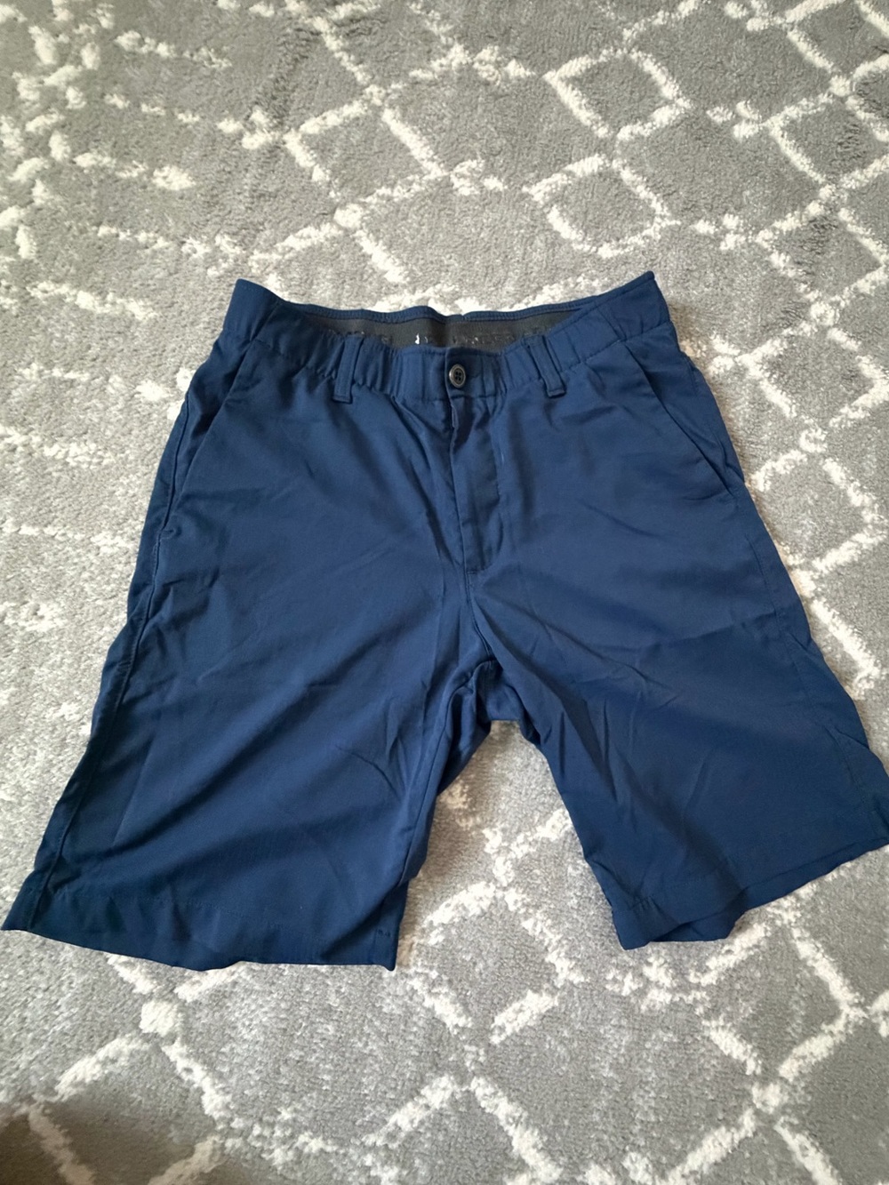 Men’s Under Armor golf shorts  32